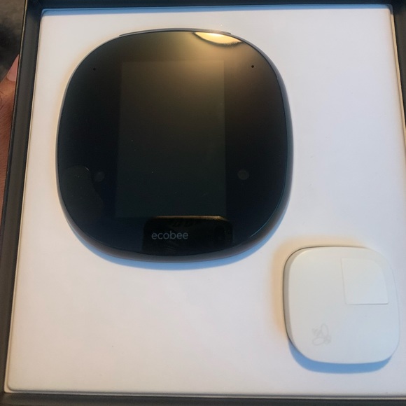 SOLD- EcoBee 4 with room sensor - Picture 2 of 7